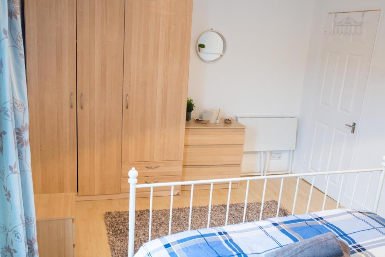 Exclusive Offers L Last-Minute Specials L Parking Free L Double Bed House L Uk L Gaming Room L Komfy 3 Bedroom Cottage With Riverview L Perfect For Short Or Long Stays Редінг Екстер'єр фото