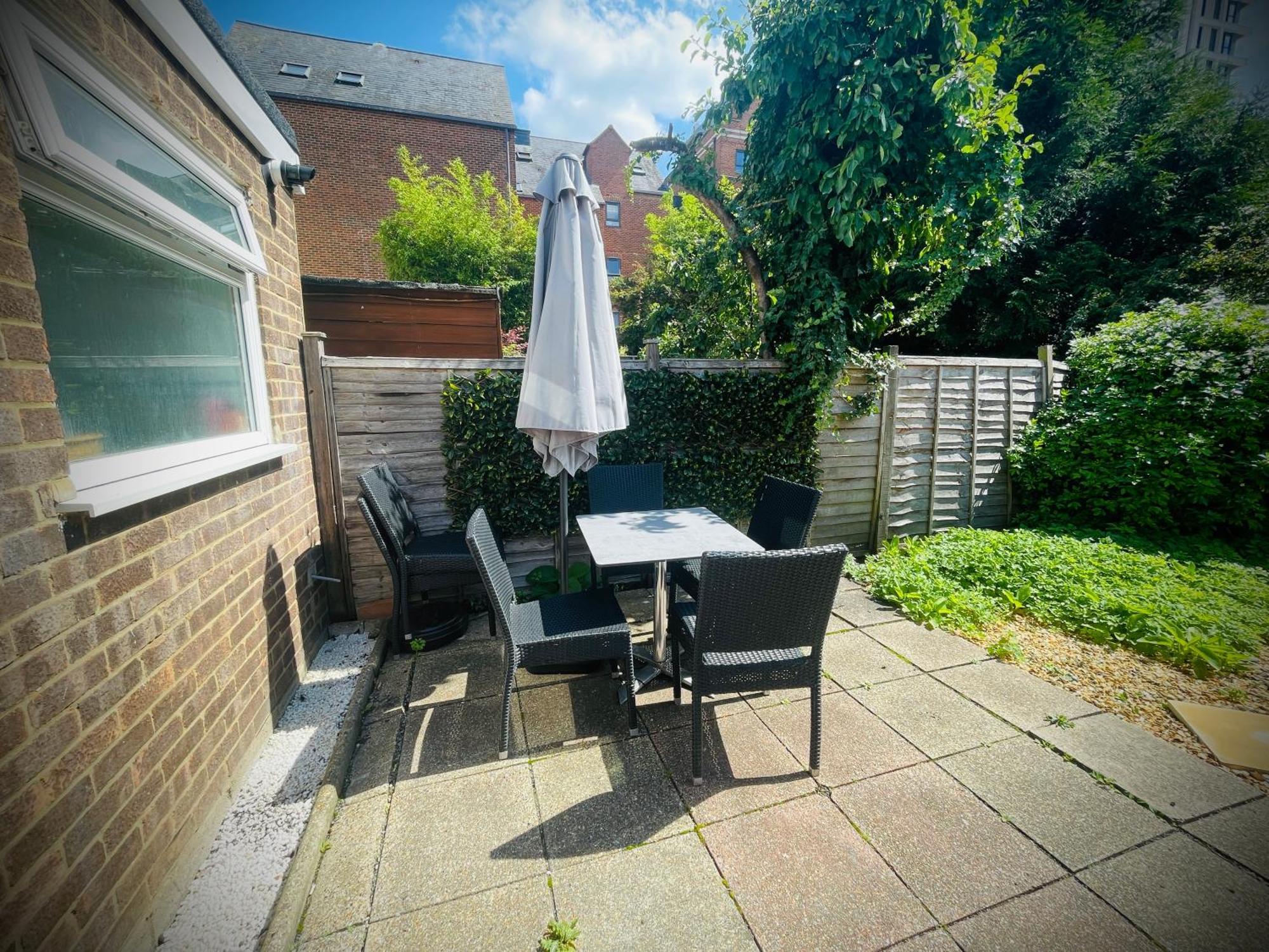 Exclusive Offers L Last-Minute Specials L Parking Free L Double Bed House L Uk L Gaming Room L Komfy 3 Bedroom Cottage With Riverview L Perfect For Short Or Long Stays Редінг Екстер'єр фото